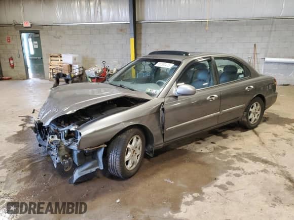 2001 Hyundai Sonata GLS z VIN KMHWF35V61A465100, wystawiony jako Copart lot #58200475 z przebiegiem 86 066 mil mil oraz Szkoda całkowita • Salvage title. Historia ofert i sprzedaży dostępna na DreamBid. Obrazek 1.