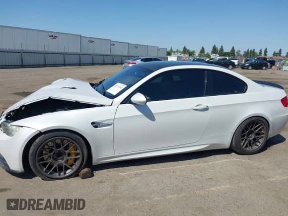 2011 BMW M3 с VIN WBSKG9C52BE645537, выставлен на аукционе IAAI как лот 42371742 с пробегом 100 731 миль миль и . История ставок и продаж доступна на DreamBid. Изображение 15.