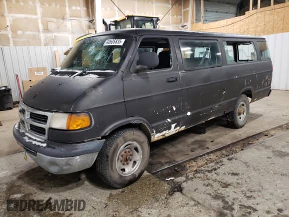 2001 Dodge Passenger with VIN 2B5WB35Z11K501131, listed as a Copart auction lot 42635835 with Not provided miles and Salvage title. Bid and sale history available at DreamBid. Image 1.