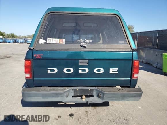 1993 Dodge Dakota z VIN 1B7FL23X8PS292033, wystawiony jako Copart lot #48995955 z przebiegiem 103 197 mil mil oraz Czysty tytuł • Clean title. Historia ofert i sprzedaży dostępna na DreamBid. Obrazek 6.