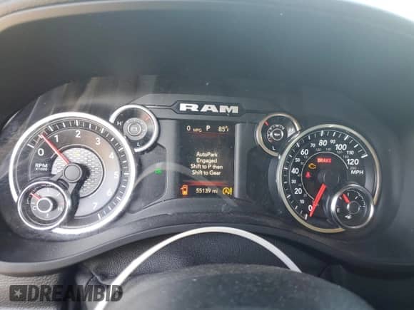 2020 Ram 1500 Big Horn z VIN 1C6RRFBGXLN351653, wystawiony jako Copart lot #53600525 z przebiegiem 55 139 mil mil oraz Szkoda całkowita • Salvage title. Historia ofert i sprzedaży dostępna na DreamBid. Obrazek 9.