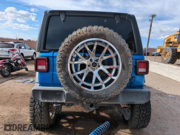 2021 Jeep Wrangler Unlimited Sport Altitude with VIN 1C4HJXDNXMW715577, listed as a Copart auction lot 61032615 with 91,517 mi miles and Salvage title. Bid and sale history available at DreamBid. Image 6.