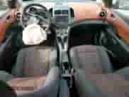 2015 Chevrolet Sonic LT с VIN 1G1JC5SG1F4208305, выставлен на аукционе Copart как лот 80689665 с пробегом 110 244 миль миль и Списание • Salvage title. История ставок и продаж доступна на DreamBid. Изображение 8.