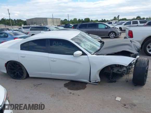 2018 Dodge Charger SXT Plus z VIN 2C3CDXHG2JH150267, wystawiony jako IAAI lot #43492731 z przebiegiem 89 001 mil mil oraz . Historia ofert i sprzedaży dostępna na DreamBid. Obrazek 13.