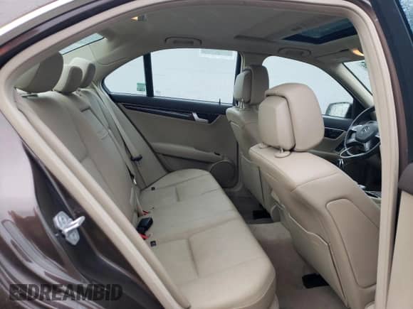 2013 Mercedes-Benz C 300 Sport z VIN WDDGF8AB2DR270799, wystawiony jako Copart lot #84885665 z przebiegiem 100 854 mil mil oraz Szkoda całkowita • Salvage title. Historia ofert i sprzedaży dostępna na DreamBid. Obrazek 10.
