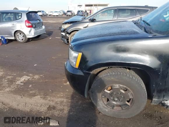 2014 Chevrolet Suburban LT с VIN 1GNSKJE70ER188902, выставлен на аукционе IAAI как лот 41208462 с пробегом 123 278 миль миль и . История ставок и продаж доступна на DreamBid. Изображение 6.