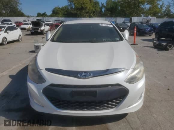 2011 Hyundai Sonata Hybrid z VIN KMHEC4A49BA017944, wystawiony jako Copart lot #85352715 z przebiegiem 116 731 mil mil oraz Czysty tytuł • Clean title. Historia ofert i sprzedaży dostępna na DreamBid. Obrazek 5.