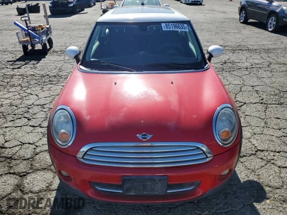 2011 MINI Hardtop с VIN WMWSU3C50BT095082, выставлен на аукционе Copart как лот 85196635 с пробегом 63 123 миль миль и Чистый • Clean title. История ставок и продаж доступна на DreamBid. Изображение 5.
