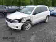 2017 Volkswagen Tiguan Wolfsburg Edition z VIN WVGRV7AX9HK002659, wystawiony jako IAAI lot #42482438 z przebiegiem 88 841 mil mil oraz . Historia ofert i sprzedaży dostępna na DreamBid. Obrazek 17.