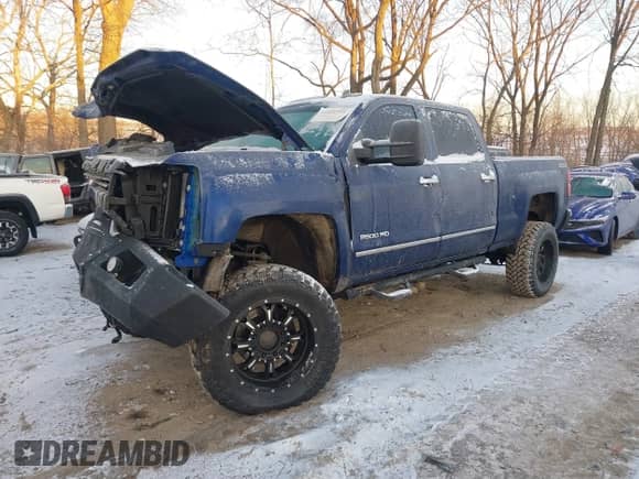2015 Chevrolet Silverado 2500HD LTZ с VIN 1GC1KWEG9FF123101, выставлен на аукционе IAAI как лот 41409931 с пробегом 204 058 миль миль и . История ставок и продаж доступна на DreamBid. Изображение 2.