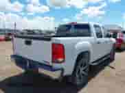 2007 GMC Sierra 1500 SLE1 z VIN 3GTEC13J07G557245, wystawiony jako IAAI lot #43203354 z przebiegiem 272 911 mil mil oraz . Historia ofert i sprzedaży dostępna na DreamBid. Obrazek 4.