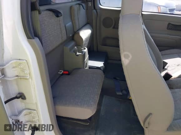 2006 Chevrolet Colorado Work Truck z VIN 1GCCS198668272911, wystawiony jako IAAI lot #43321284 z przebiegiem 165 178 mil mil oraz . Historia ofert i sprzedaży dostępna na DreamBid. Obrazek 8.