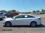 2019 Hyundai Sonata SE с VIN 5NPE24AF0KH754628, выставлен на аукционе IAAI как лот 42955457 с пробегом 62 313 миль миль и . История ставок и продаж доступна на DreamBid. Изображение 14.