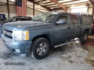 2011 Chevrolet Silverado 1500 LT with VIN 3GCPKSE35BG386131, listed as a Copart auction lot 84771215 with 286,765 mi miles and Salvage title. Bid and sale history available at DreamBid. Image 1.