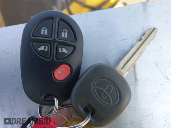 2019 Toyota Sienna LE Auto Access Seat with VIN 5TDKZ3DCXKS998565, listed as a IAAI auction lot 43301086 with 82,702 mi miles and . Bid and sale history available at DreamBid. Image 11.