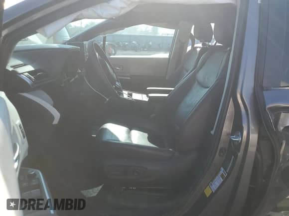 2022 Toyota Sienna Platinum с VIN 5TDERKEC9NS135749, выставлен на аукционе Copart как лот 67049785 с пробегом 51 097 миль миль и Списание • Salvage title. История ставок и продаж доступна на DreamBid. Изображение 7.