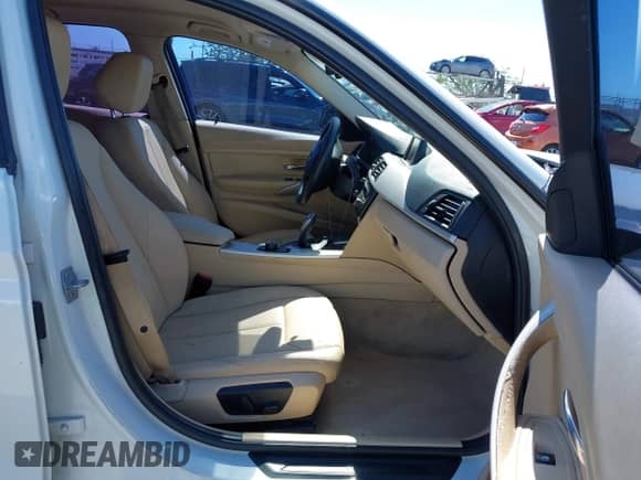 2014 BMW 3 Series 320i с VIN WBA3B1C56EPV79074, выставлен на аукционе IAAI как лот 43348186 с пробегом 167 944 миль миль и . История ставок и продаж доступна на DreamBid. Изображение 5.