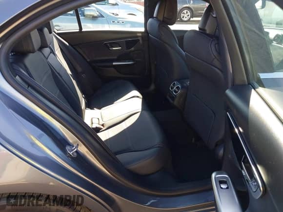 2023 Mercedes-Benz C 300 z VIN W1KAF4GB5PR146522, wystawiony jako IAAI lot #43029013 z przebiegiem 19 416 mil mil oraz . Historia ofert i sprzedaży dostępna na DreamBid. Obrazek 8.