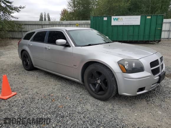 2005 Dodge Magnum RT with VIN 2D4GV58205H683696, listed as a Copart auction lot 71209835 with 198,445 mi miles and Salvage title. Bid and sale history available at DreamBid. Image 4.