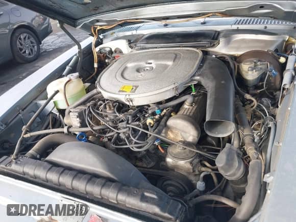 1985 Mercedes-Benz 380 with VIN WDBBA45C5FA029222, listed as a IAAI auction lot 41658132 with 129,548 mi miles and . Bid and sale history available at DreamBid. Image 10.