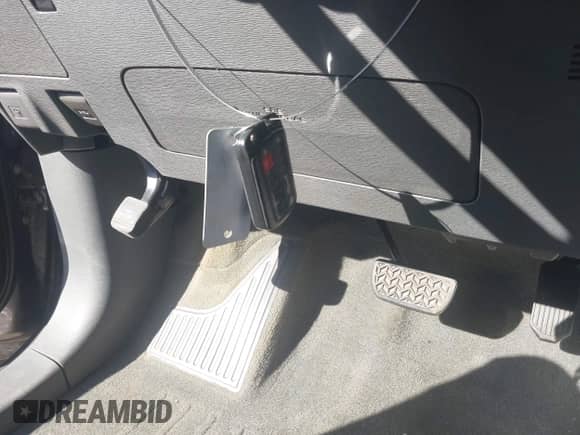 2017 Toyota Sienna XLE Auto Access Seat z VIN 5TDYZ3DC4HS781421, wystawiony jako IAAI lot #43154484 z przebiegiem 153 222 mil mil oraz . Historia ofert i sprzedaży dostępna na DreamBid. Obrazek 11.