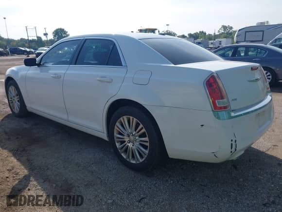 2014 Chrysler 300 с VIN 2C3CCARG7EH207048, выставлен на аукционе IAAI как лот 43239776 с пробегом 134 602 миль миль и . История ставок и продаж доступна на DreamBid. Изображение 3.