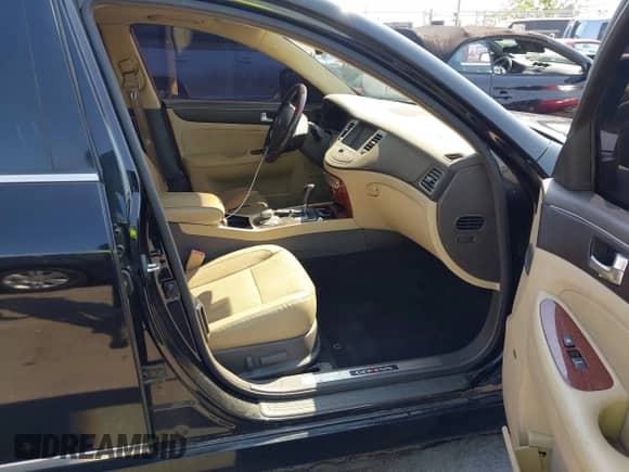 2012 Hyundai Genesis R-Spec z VIN KMHGC4DH3CU170889, wystawiony jako IAAI lot #43205071 z przebiegiem 110 758 mil mil oraz . Historia ofert i sprzedaży dostępna na DreamBid. Obrazek 5.