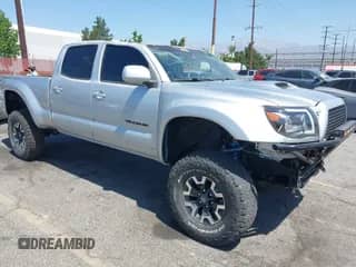2008 Toyota Tacoma z VIN 5TEMU52N48Z472760, wystawiony jako IAAI lot #42374706 z przebiegiem 177 628 mil mil oraz . Historia ofert i sprzedaży dostępna na DreamBid. Obrazek 1.