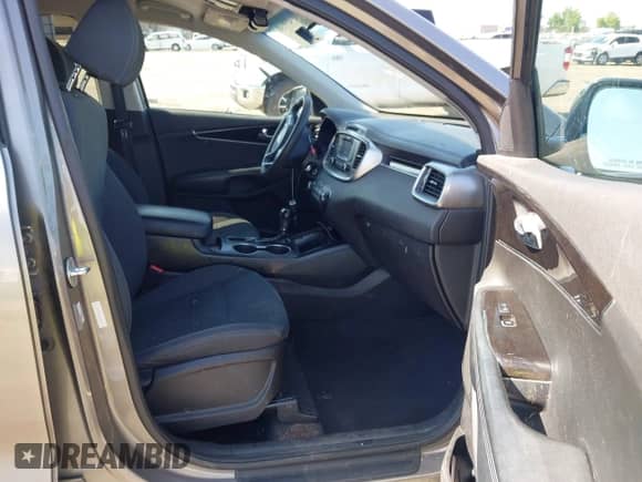 2018 Kia Sorento L with VIN 5XYPG4A38JG412074, listed as a IAAI auction lot 42595340 with 186,852 mi miles and . Bid and sale history available at DreamBid. Image 5.