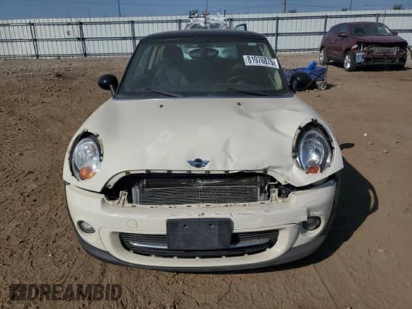 2012 MINI Hardtop с VIN WMWSU3C52CT260986, выставлен на аукционе Copart как лот 81976875 с пробегом 130 257 миль миль и Списание • Salvage title. История ставок и продаж доступна на DreamBid. Изображение 5.