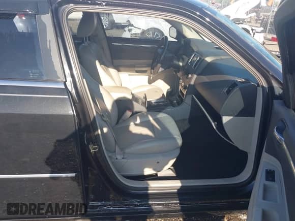 2007 Chrysler 300 Signature with VIN 2C3LA53G87H618466, listed as a IAAI auction lot 42216672 with 1,030,269 mi miles and . Bid and sale history available at DreamBid. Image 5.