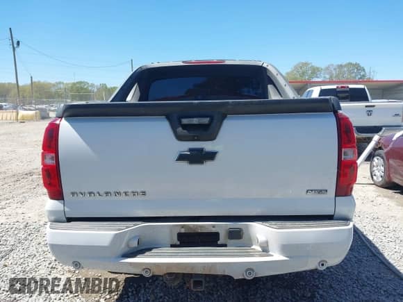 2009 Chevrolet Avalanche 2LT with VIN 3GNEC22029G165263, listed as a IAAI auction lot 41812096 with 206,530 mi miles and . Bid and sale history available at DreamBid. Image 17.