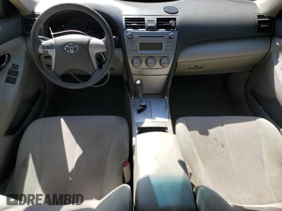 2011 Toyota Camry LE z VIN 4T1BF3EKXBU615598, wystawiony jako Copart lot #85899745 z przebiegiem 144 922 mil mil oraz Szkoda całkowita • Salvage title. Historia ofert i sprzedaży dostępna na DreamBid. Obrazek 8.