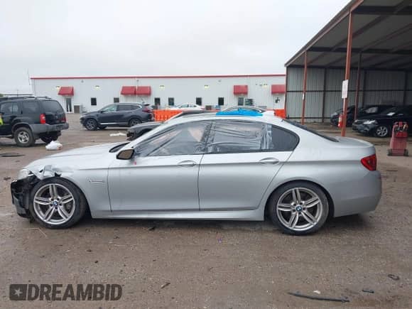 2015 BMW 5 Series 550i с VIN WBAKN9C54FD961043, выставлен на аукционе IAAI как лот 41952631 с пробегом 109 762 миль миль и . История ставок и продаж доступна на DreamBid. Изображение 13.