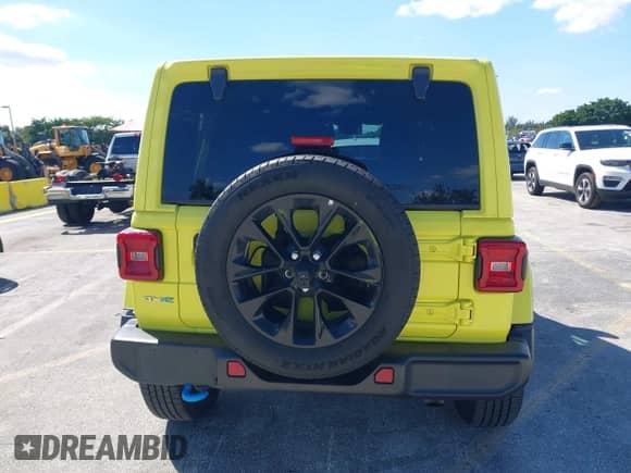 2024 Jeep Wrangler Sahara with VIN 1C4RJXP68RW254525, listed as a IAAI auction lot 43453534 with 32,749 mi miles and . Bid and sale history available at DreamBid. Image 16.