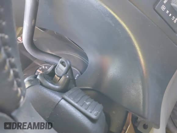 1998 Chevrolet Express Cargo YF7 z VIN 1GBFG15R5W1006466, wystawiony jako IAAI lot #41668464 z przebiegiem Nie podano mil oraz . Historia ofert i sprzedaży dostępna na DreamBid. Obrazek 11.