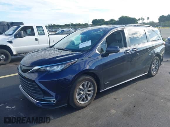 2021 Toyota Sienna XLE with VIN 5TDYRKEC5MS071088, listed as a IAAI auction lot 43279757 with 72,962 mi miles and . Bid and sale history available at DreamBid. Image 17.