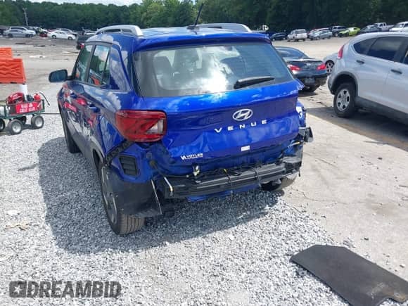 2024 Hyundai Venue SEL z VIN KMHRC8A30RU295964, wystawiony jako IAAI lot #42670991 z przebiegiem 10 728 mil mil oraz . Historia ofert i sprzedaży dostępna na DreamBid. Obrazek 3.
