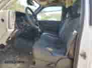 2005 Chevrolet Silverado 1500 z VIN 1GCEC14T95Z121233, wystawiony jako Copart lot #80187394 z przebiegiem 207 659 mil mil oraz Czysty tytuł • Clean title. Historia ofert i sprzedaży dostępna na DreamBid. Obrazek 7.