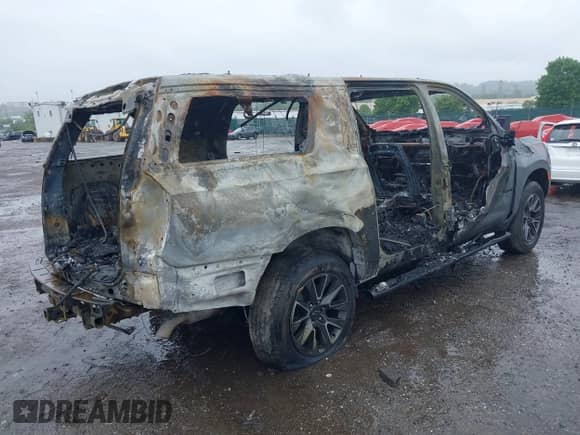 2021 Chevrolet Suburban Z71 с VIN 1GNSKDKD6MR285032, выставлен на аукционе IAAI как лот 42315252 с пробегом Не указан миль и . История ставок и продаж доступна на DreamBid. Изображение 4.