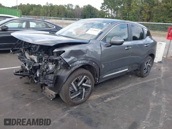 2025 Nissan Kicks SV с VIN 3N8AP6CA3SL381943, выставлен на аукционе IAAI как лот 43328042 с пробегом 21 161 миль миль и . История ставок и продаж доступна на DreamBid. Изображение 2.