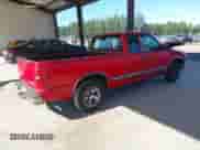 2000 Chevrolet S-10 LS with VIN 1GCCS19W1YK138182, listed as a IAAI auction lot 42454601 with 234,700 mi miles and . Bid and sale history available at DreamBid. Image 4.