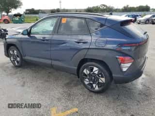 2024 Hyundai Kona SEL с VIN KM8HC3AB6RU106384, выставлен на аукционе Copart как лот 69511514 с пробегом 2 651 миль миль и Списание • Salvage title. История ставок и продаж доступна на DreamBid. Изображение 2.