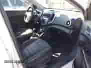 2013 Chevrolet Sonic RS z VIN 1G1JH6SB5D4146819, wystawiony jako IAAI lot #41742164 z przebiegiem 185 401 mil mil oraz . Historia ofert i sprzedaży dostępna na DreamBid. Obrazek 5.