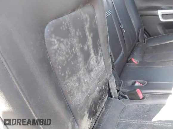 2014 Chevrolet Captiva Sport LT z VIN 3GNAL3EK1ES627272, wystawiony jako IAAI lot #43401535 z przebiegiem 144 872 mil mil oraz . Historia ofert i sprzedaży dostępna na DreamBid. Obrazek 6.