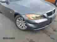 2007 BMW 3 Series 328i z VIN WBAVC53507FZ74485, wystawiony jako IAAI lot #43292107 z przebiegiem 176 945 mil mil oraz . Historia ofert i sprzedaży dostępna na DreamBid. Obrazek 6.