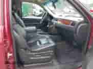 2010 Chevrolet Suburban LT z VIN 1GNUKJE31AR129860, wystawiony jako IAAI lot #42376828 z przebiegiem Nie podano mil oraz . Historia ofert i sprzedaży dostępna na DreamBid. Obrazek 5.