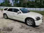 2005 Dodge Magnum SE with VIN 2D4FV48V45H647770, listed as a Copart auction lot 72318254 with 189,772 mi miles and Salvage title. Bid and sale history available at DreamBid. Image 4.