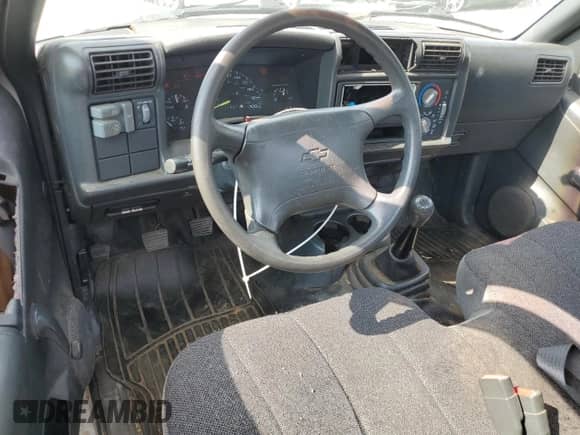 1996 Chevrolet S-10 with VIN 1GCCS1442TK131224, listed as a Copart auction lot 62738005 with 116,671 mi miles and Salvage title. Bid and sale history available at DreamBid. Image 8.