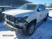 2024 Toyota Tacoma SR5 с VIN 3TMLB5JN6RM000884, выставлен на аукционе IAAI как лот 41369219 с пробегом 9 523 миль миль и . История ставок и продаж доступна на DreamBid. Изображение 18.